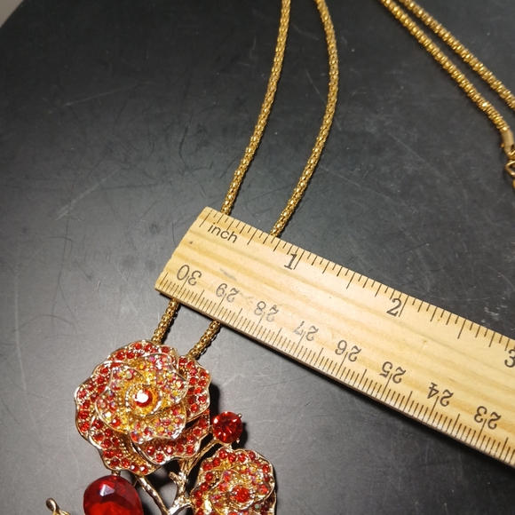 Betsey Johnson red  rhinestone flowers charm Pendant Necklace - Picture 9 of 10